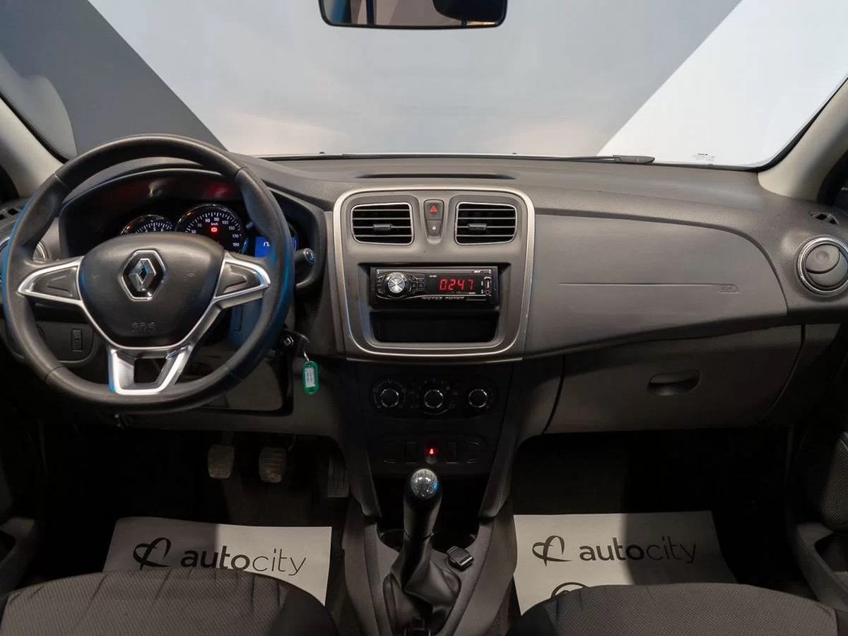 Renault Logan 2018, (Белый) с пробегом 172 362 км в Новосибирске